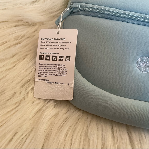 Gaiam Altitude Waist Pack / Belt Bag - NWT - Picture 7 of 10